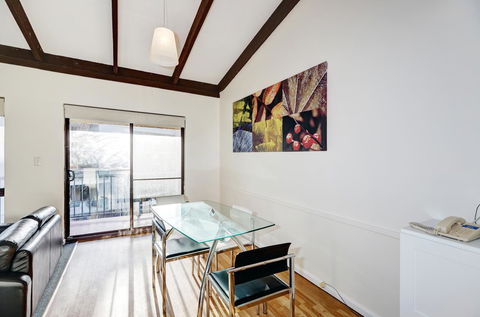 Seashore Memories - Sleeps 3 - Accommodation ACT 9