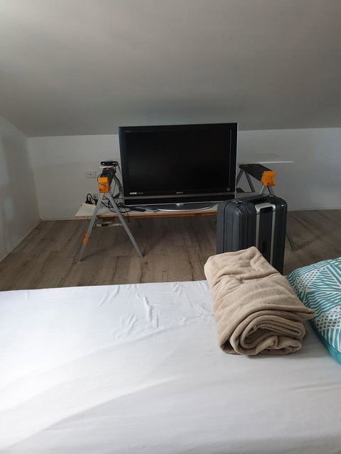DIANELLA Budget Rooms Happy Place To Stay - Accommodation ACT 6