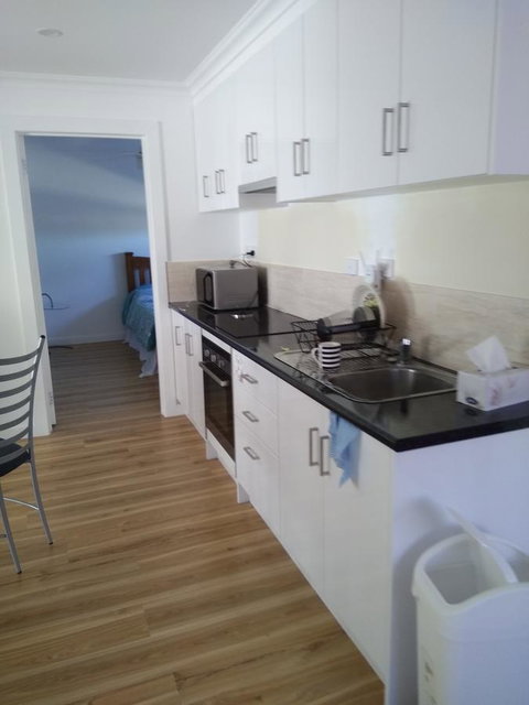 DIANELLA Budget Rooms Happy Place To Stay - Accommodation ACT 9