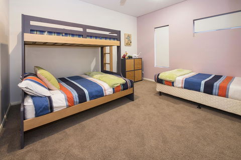 Calm Waters - Accommodation ACT 19