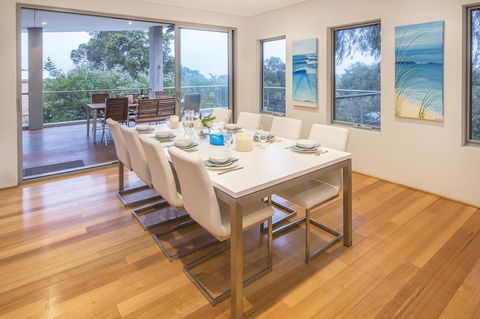 Calm Waters - Accommodation ACT 32