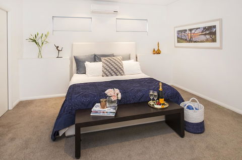 Calm Waters - Accommodation ACT 21