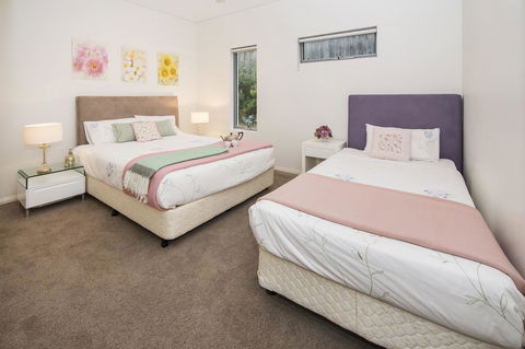 Calm Waters - Accommodation ACT 14