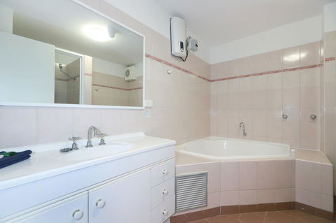 West Beach Lagoon 206 - Sleeps Three! Value!!! - Accommodation ACT 10