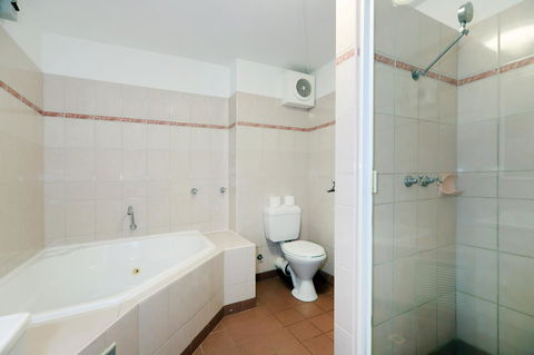 West Beach Lagoon 206 - Sleeps Three! Value!!! - Accommodation ACT 8