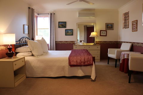 Crossland House - Accommodation ACT 16