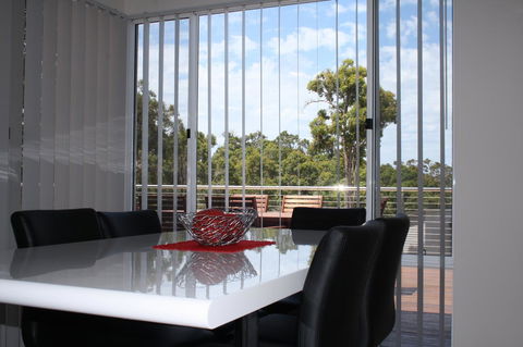 Cape Villas - Accommodation ACT 24