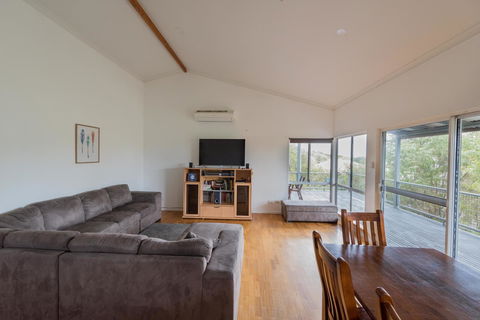 Peppy Beach Ocean Views - Accommodation ACT 2