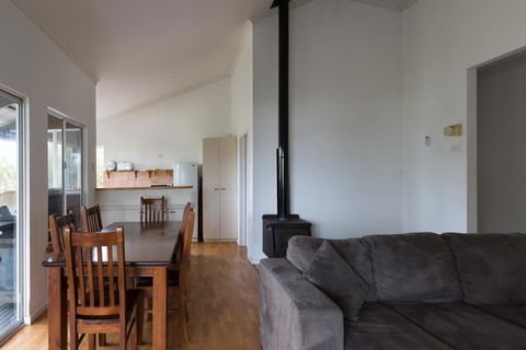 Peppy Beach Ocean Views - Accommodation ACT 6