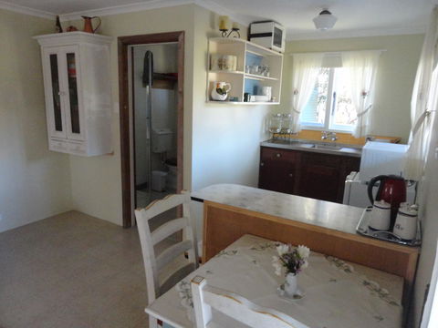 Di's Cabin In Dwellingup - Accommodation ACT 19