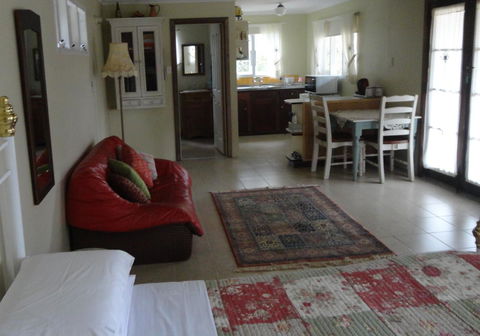 Di's Cabin In Dwellingup - Accommodation ACT 17