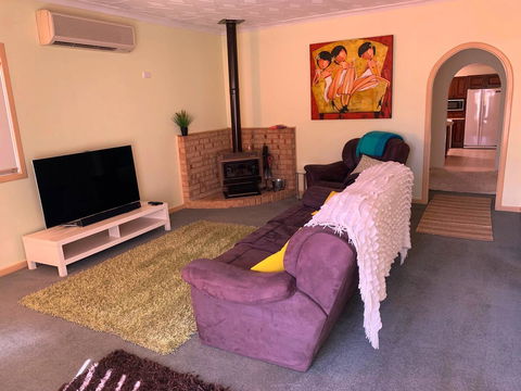The Cottage That Could - Accommodation ACT 5