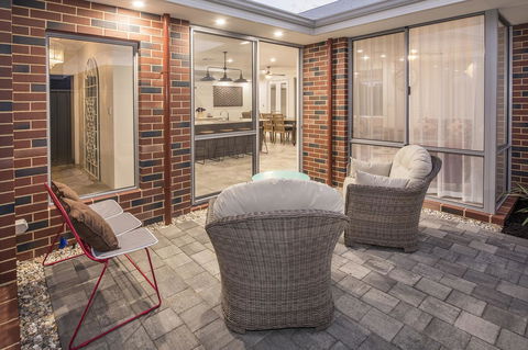 15 Cabot Close - Accommodation ACT 20