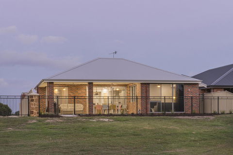 15 Cabot Close - Accommodation ACT 23