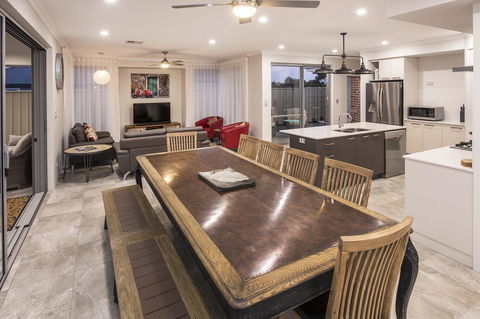 15 Cabot Close - Accommodation ACT 15