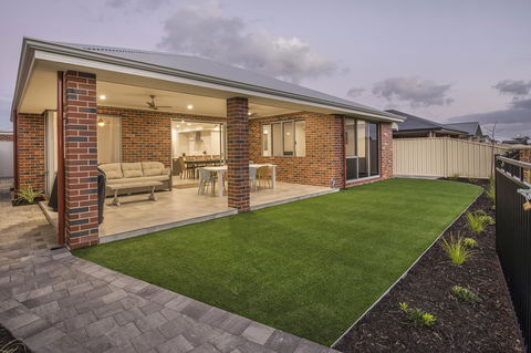15 Cabot Close - Accommodation ACT 26