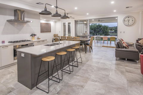 15 Cabot Close - Accommodation ACT 16