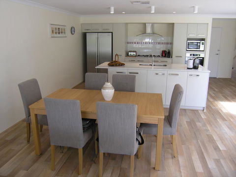 Swan Valley Townhouse - Accommodation ACT 14