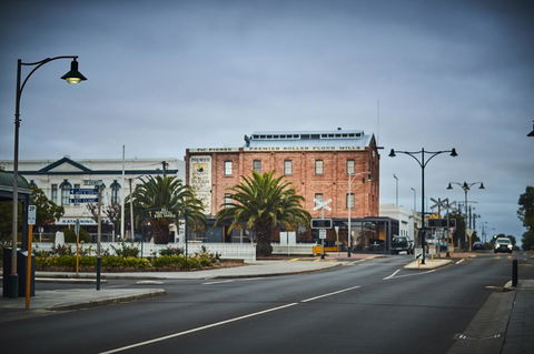 The Premier Mill Hotel - Accommodation ACT 14