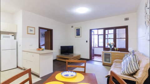 Broadway Apartments - Accommodation ACT 8
