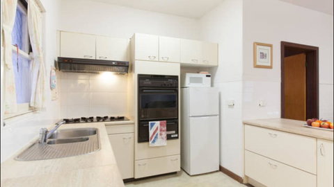 Broadway Apartments - Accommodation ACT 2