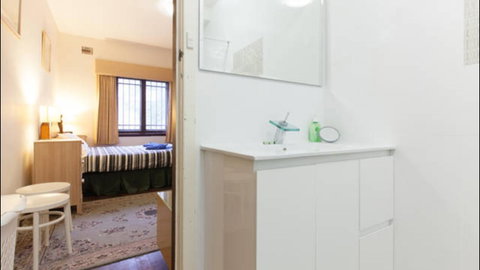 Broadway Apartments - Accommodation ACT 5