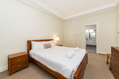 Inner Western Suburbs Retreat - Accommodation ACT 24