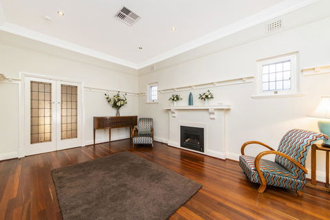 Inner Western Suburbs Retreat - Accommodation ACT 21