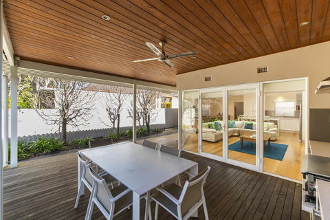 Inner Western Suburbs Retreat - Accommodation ACT 14