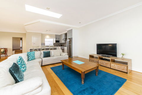 Inner Western Suburbs Retreat - Accommodation ACT 9