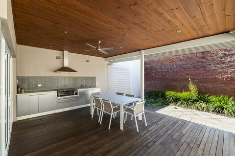 Inner Western Suburbs Retreat - Accommodation ACT 13