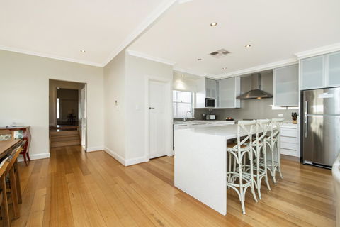 Inner Western Suburbs Retreat - Accommodation ACT 10