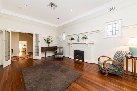 Inner Western Suburbs Retreat - Accommodation ACT 22