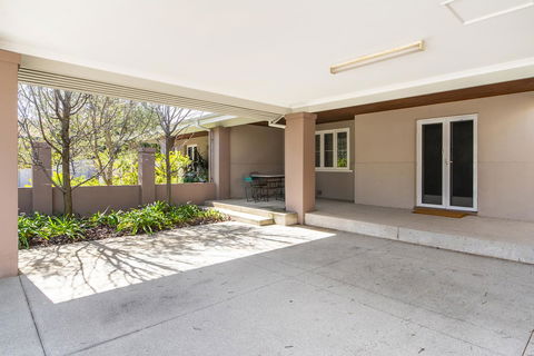 Inner Western Suburbs Retreat - Accommodation ACT 38