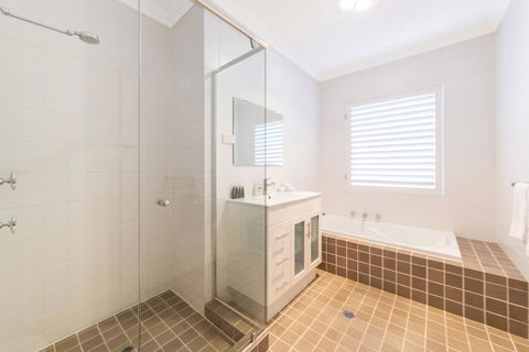 Inner Western Suburbs Retreat - Accommodation ACT 30