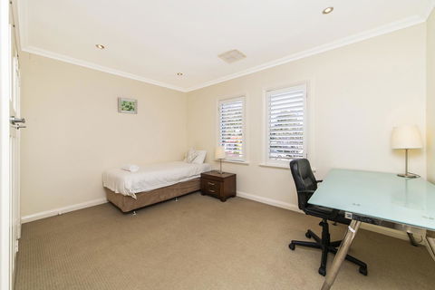 Inner Western Suburbs Retreat - Accommodation ACT 31