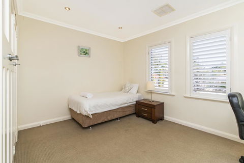 Inner Western Suburbs Retreat - Accommodation ACT 32