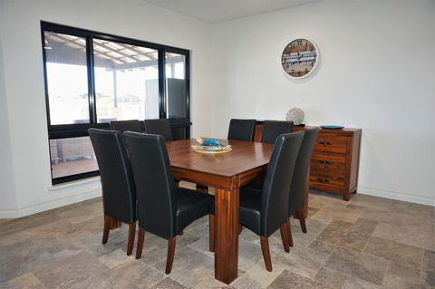 27 Corella Court - Accommodation ACT 5