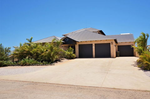 27 Corella Court - Accommodation ACT 1