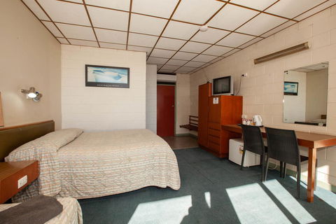 EUCLA MOTOR HOTEL - Accommodation ACT 19