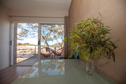 EUCLA MOTOR HOTEL - Accommodation ACT 12