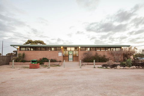 EUCLA MOTOR HOTEL - Accommodation ACT 9
