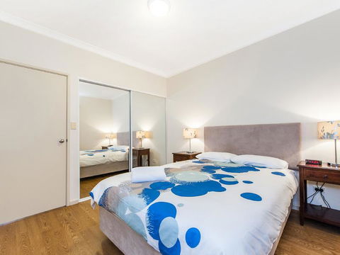 James On The Park - Executive Escapes - Accommodation ACT 7