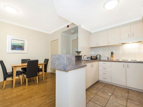 James On The Park - Executive Escapes - Accommodation ACT 16