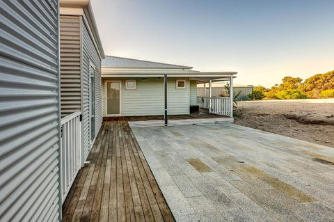 Blue Sky Escapes The Lookout Lancelin - Accommodation ACT 2