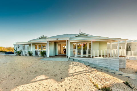 Blue Sky Escapes The Lookout Lancelin - Accommodation ACT 0
