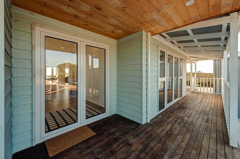 Blue Sky Escapes The Lookout Lancelin - Accommodation ACT 18