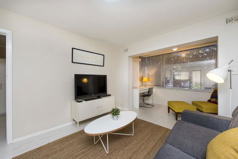 Townshend Rd - Accommodation ACT 7