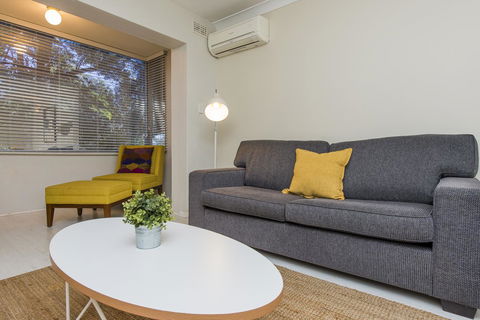 Townshend Rd - Accommodation ACT 3