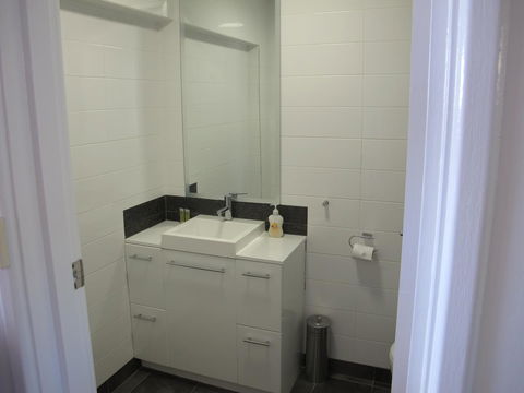 Studio 204 With Harbour, Ocean And Sunset Views From The Balcony - Accommodation ACT 21